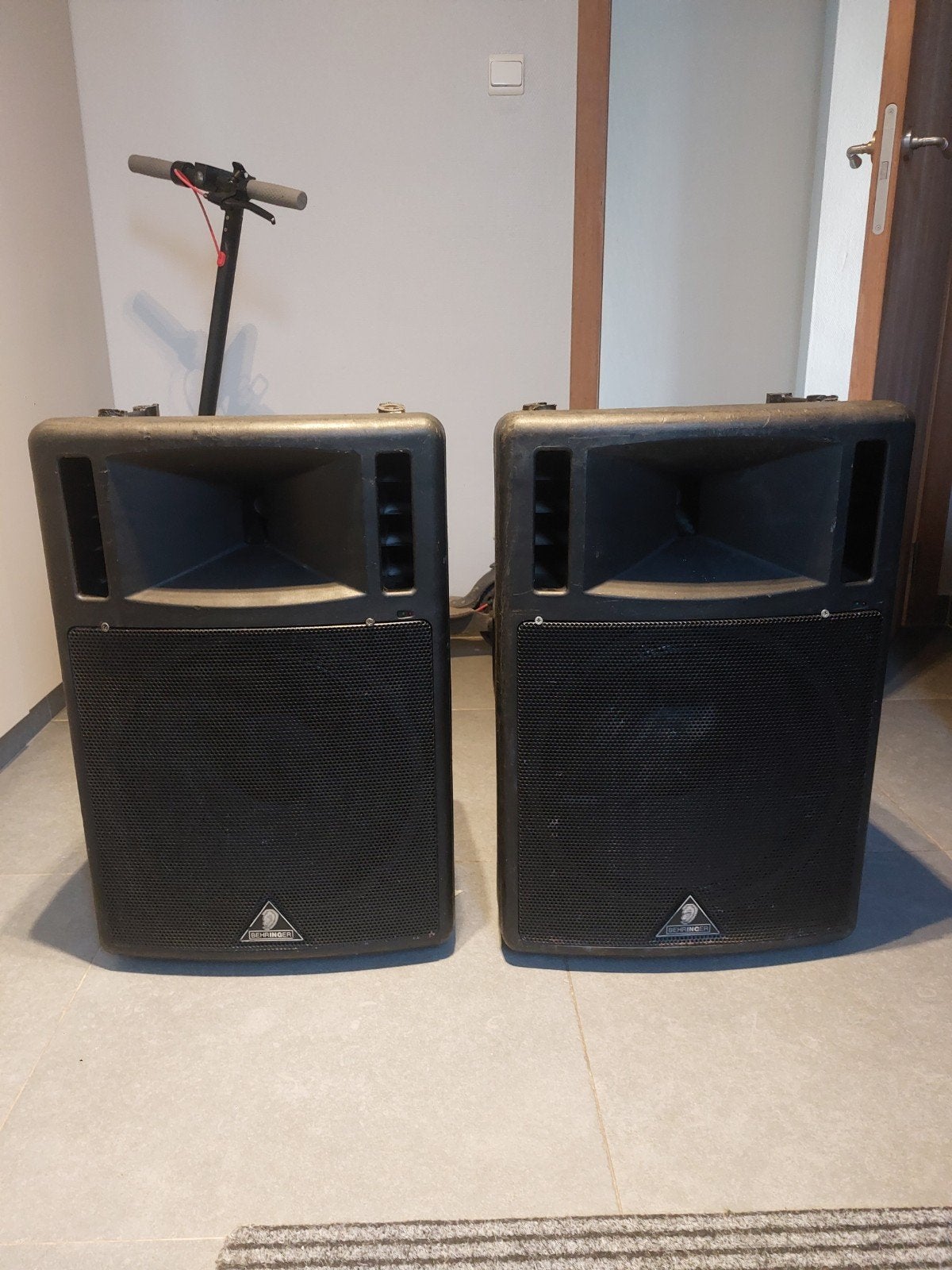 2 x behringer ultrawave b300 actief, Audio, Tv en Foto, Luidsprekers, Ophalen, Gebruikt, Minder dan 60 watt, Overige merken
