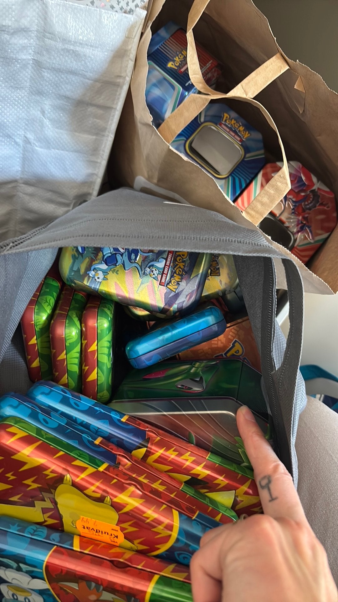 3 tassen vol pokemon blikjes, Ophalen of Verzenden, Gebruikt