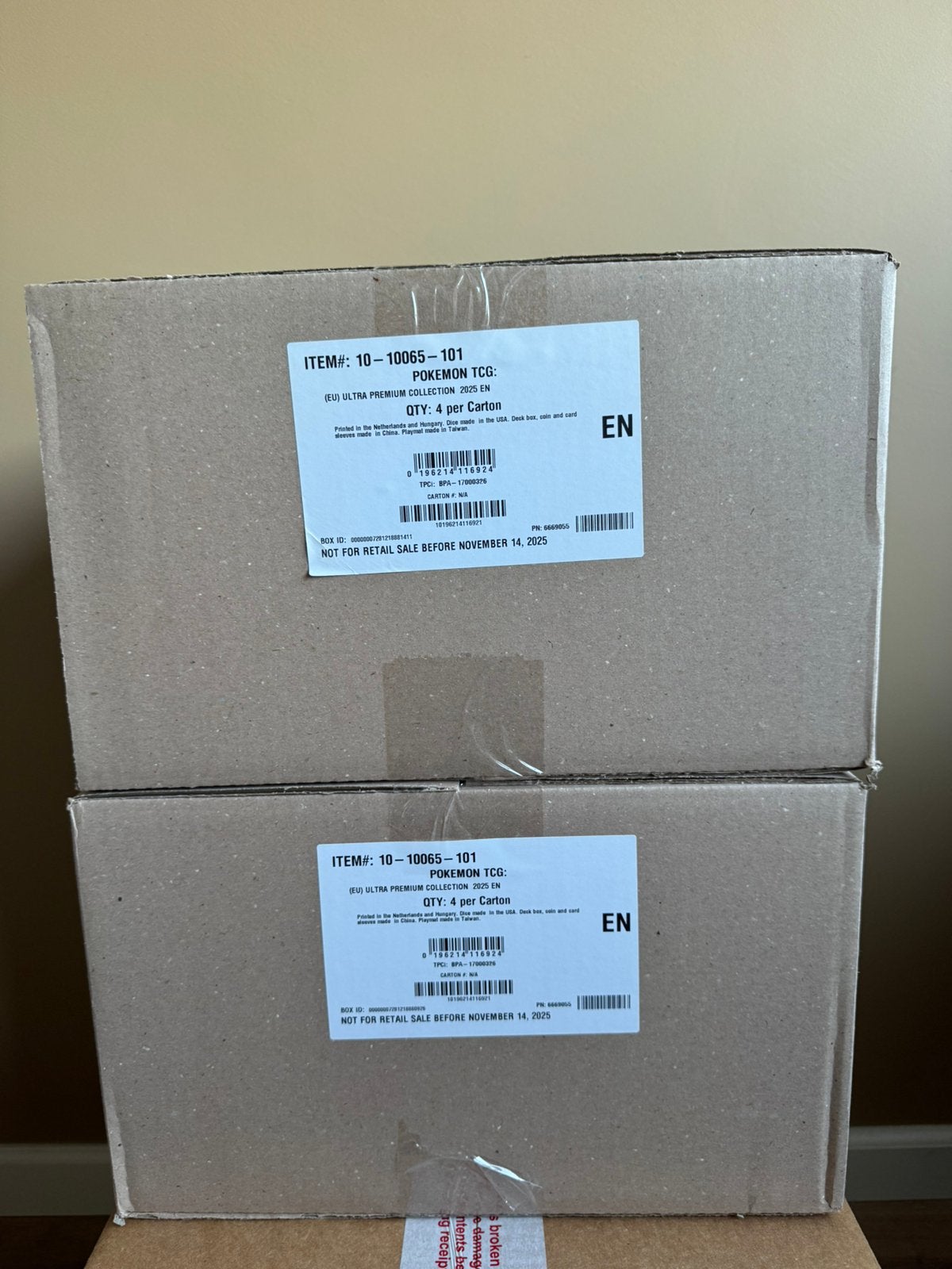 Pokémon Phantasmal Flames UPC Case, Ophalen of Verzenden, Zo goed als nieuw