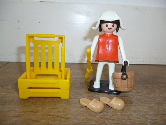 Vintage Playmobil Boerin met Bezem 3374, Kinderen en Baby's, Speelgoed | Playmobil, Ophalen of Verzenden, Gebruikt