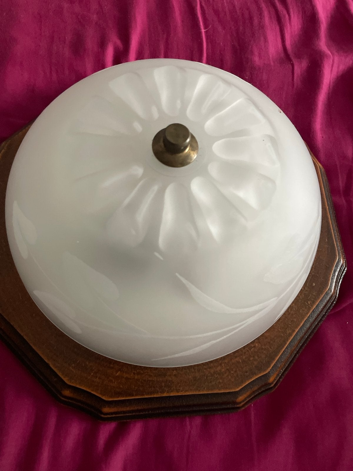 Vintage wandlamp met melkglas en houten voet, Ophalen of Verzenden, Gebruikt, Glas, Overige fittingen