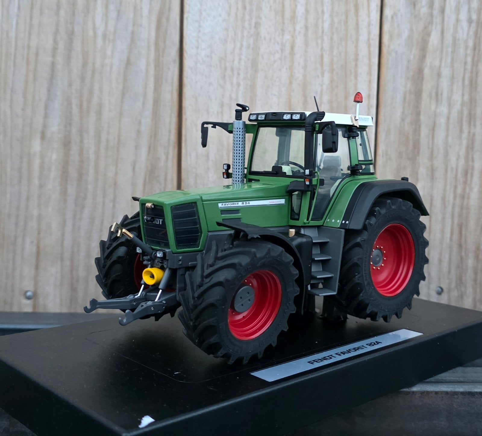Verbouwde Fendt 824 Favorit 1:32, Ophalen of Verzenden, Nieuw, Tractor of Landbouw, Overige merken