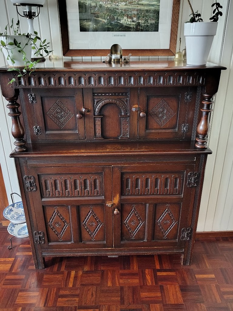 Antieke, speelse, Engelse kast, Ophalen