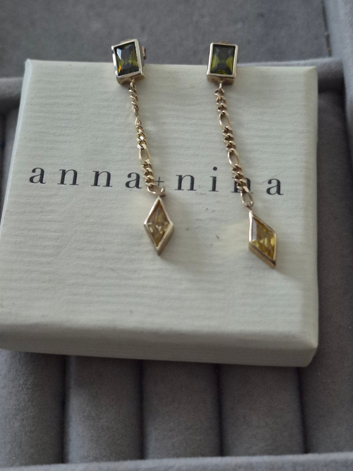 Anna + Nina oorbellen met groene en gele stenen, Overige materialen, Hangers, Ophalen of Verzenden, Zo goed als nieuw