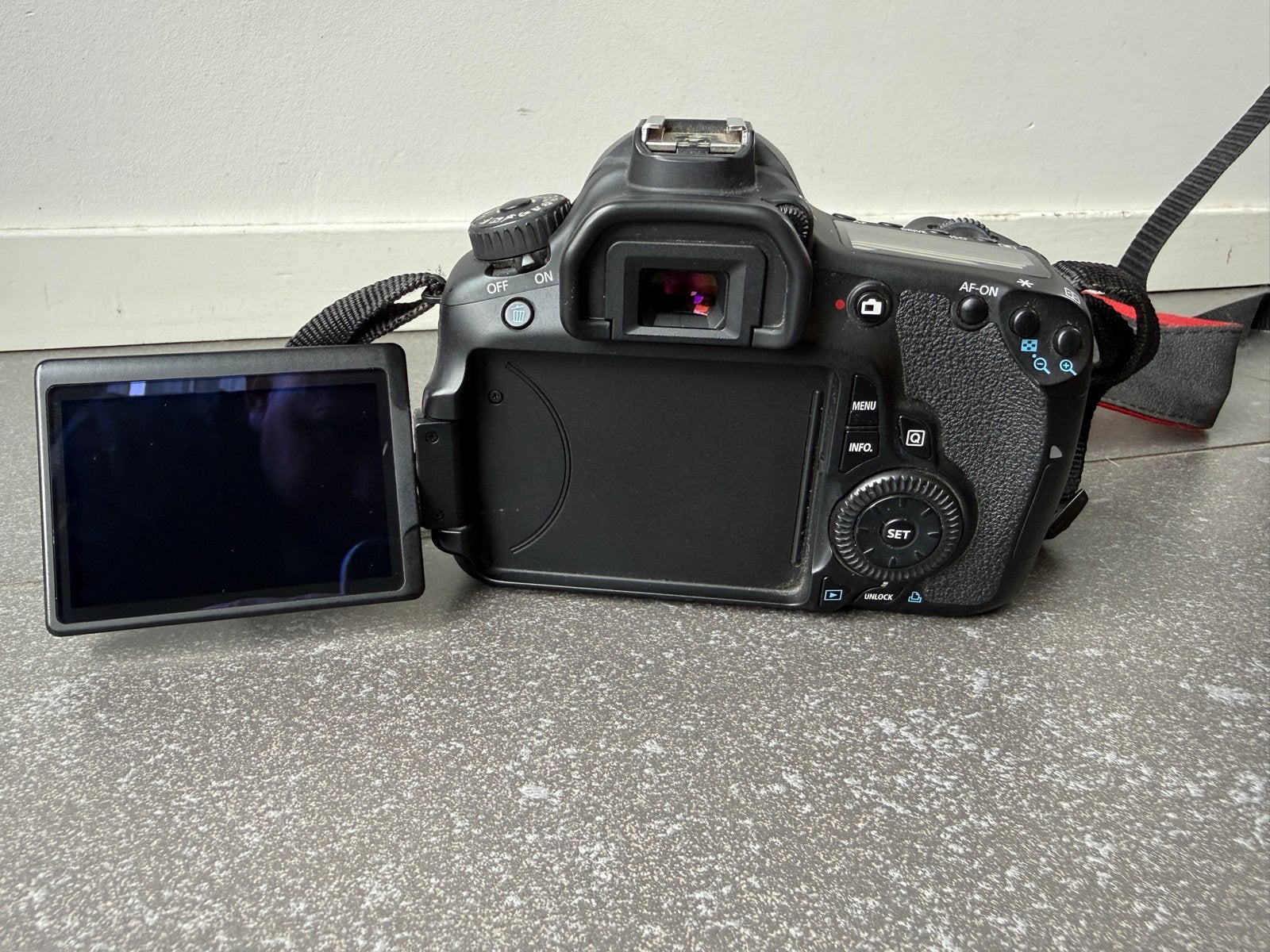 Canon EOS 60D met 2 lenzen en cameratas, Ophalen, Gebruikt, Canon, Autofocus