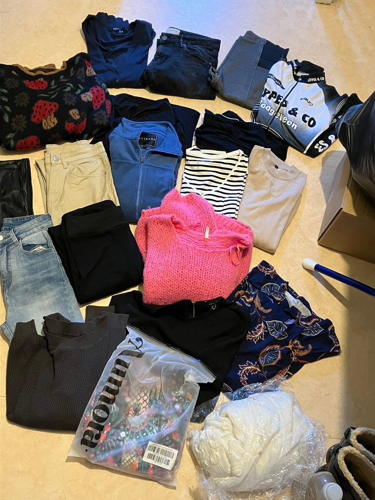 Partij kleding, Diversen, Rommelmarktspullen, Ophalen of Verzenden, Gebruikt