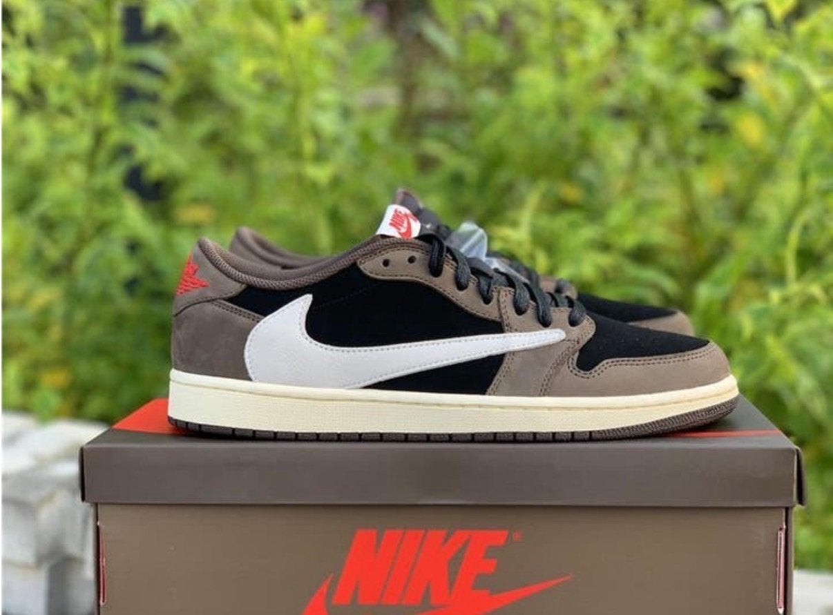 Travis Scott Sneakers - Diverse Maten en Kleuren, Ophalen of Verzenden, Zo goed als nieuw, Sneakers of Gympen