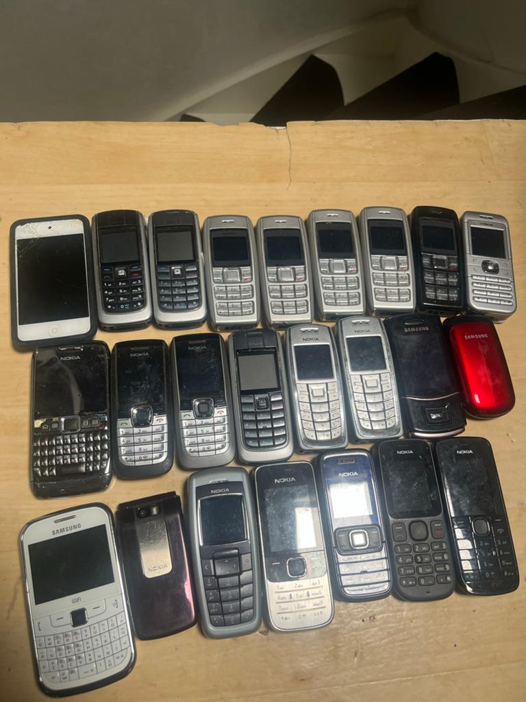 24 Nokia telefoons - Werken nog, opladen vol, Telecommunicatie, Mobiele telefoons | Nokia, Overige kleuren, Fysiek toetsenbord