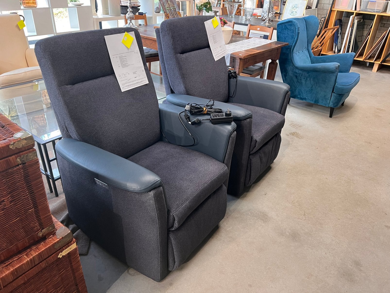 2x sta op stoel opstastoel opsta fauteuil nieuwstaat, Ophalen, Zo goed als nieuw, X, 50 tot 75 cm