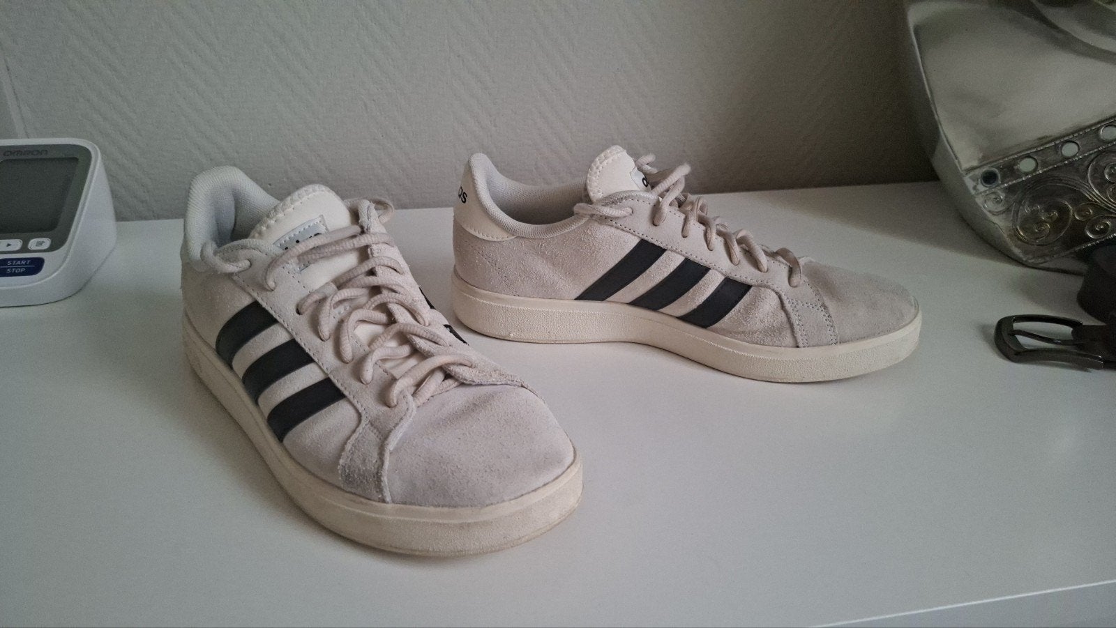 Adidas sneaker (42), Sport en Fitness, Basketbal, Ophalen of Verzenden, Schoenen