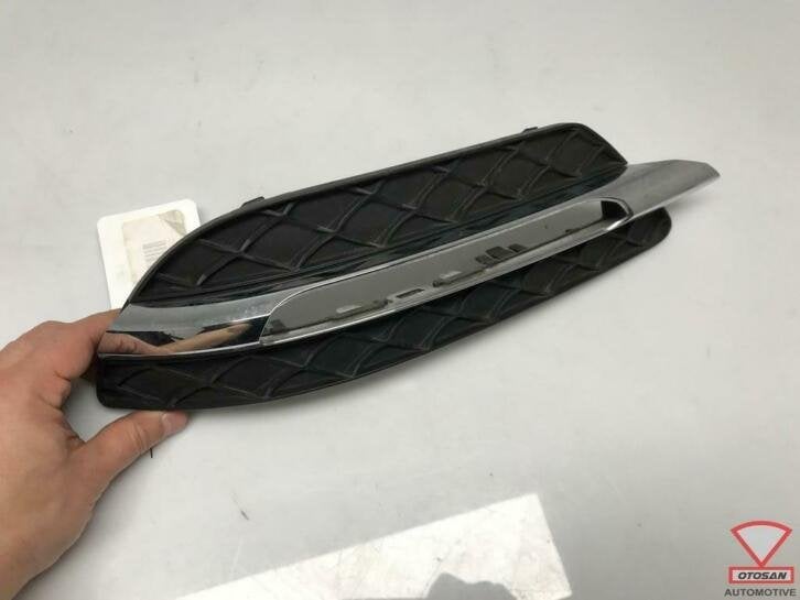 mercedes c klasse w204 voorbumper rooster rechts a2048803324, Gebruikt, Mercedes-Benz AG, Mercedes-Benz, Rechts