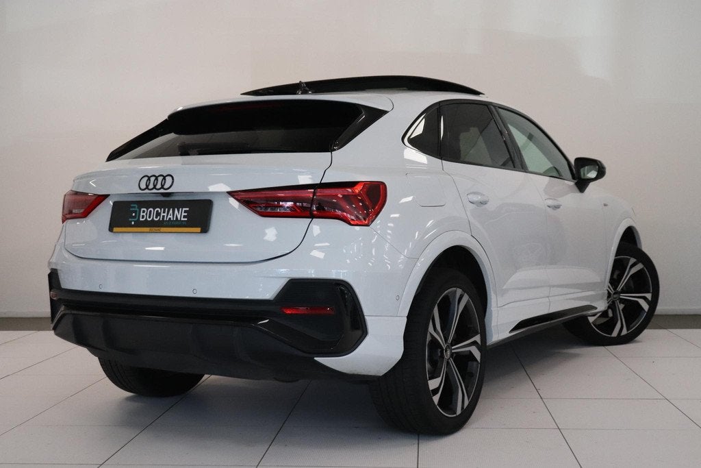 Audi Q3 Sportback 45 TFSI e S Edition | SONOS audio | PANO |, Auto's, Audi, Gebruikt, Leder en Stof, Wit, Plug-in hybride