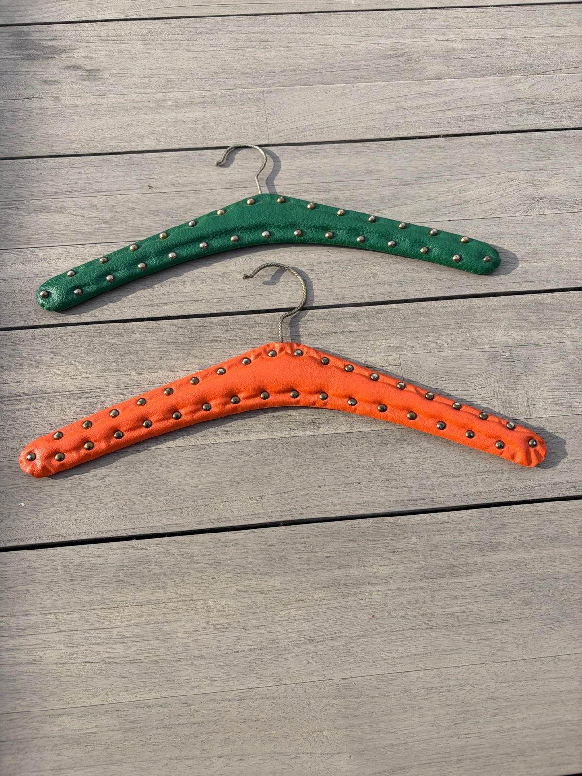 Set van 2 vintage kledinghangers met studs, Ophalen of Verzenden, Gebruikt, Overige materialen, Volwassenen