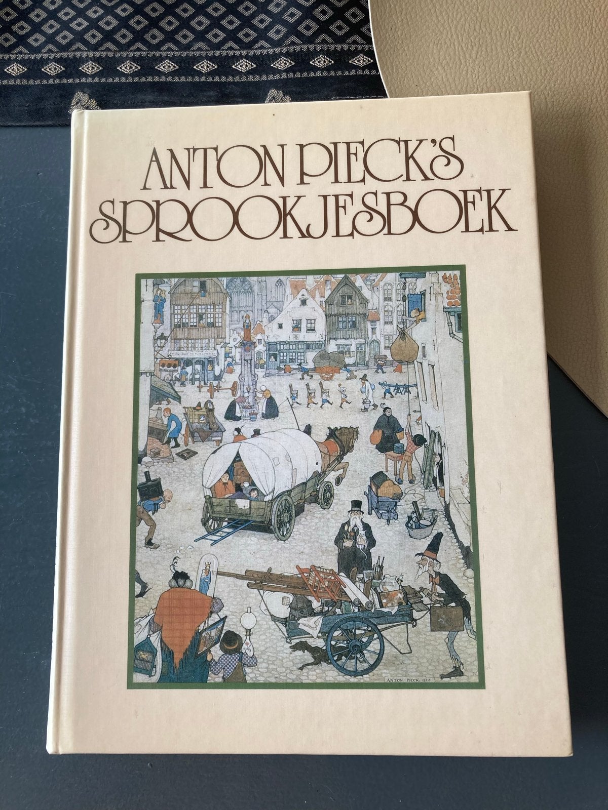 Anton Pieck's Sprookjesboek - Prachtige Illustraties, Boeken, Ophalen of Verzenden, Gelezen