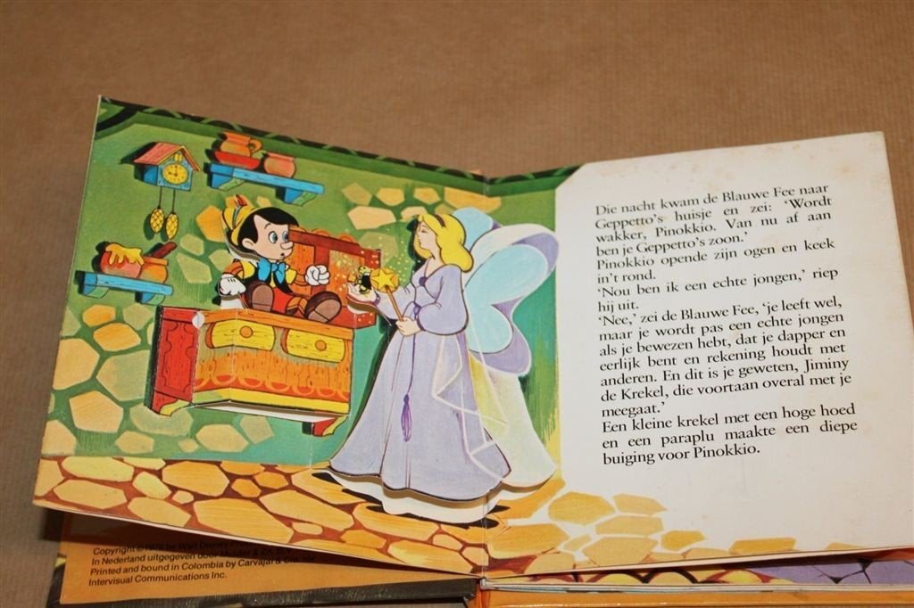 Pinokkio in het Marionettentheater — Disney Pop-up 1977, Boeken, Ophalen of Verzenden, Gelezen