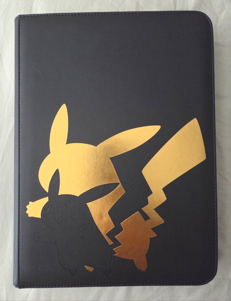 Pikachu ultra pro 9 pocket binder, Ophalen of Verzenden, Sleeves of Kaarthoesjes