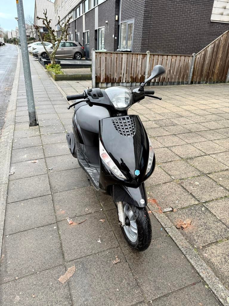Piaggio zip 50cc snor, Fietsen en Brommers, Scooters | Piaggio, Ophalen, Zip, Zo goed als nieuw, Benzine