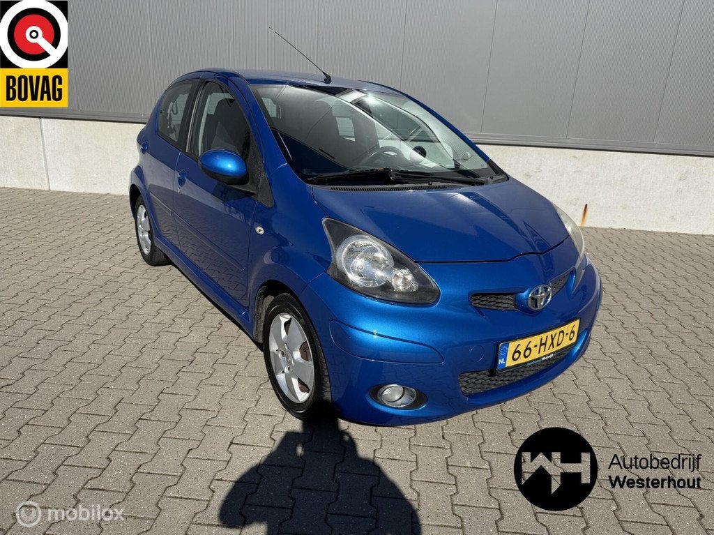 Toyota Aygo 1.0-12V Dynamic Blue|AIRCO|ELEKTR RAMEN|BLUETOOT, Voorwielaandrijving, Gebruikt, 68 pk, Origineel Nederlands