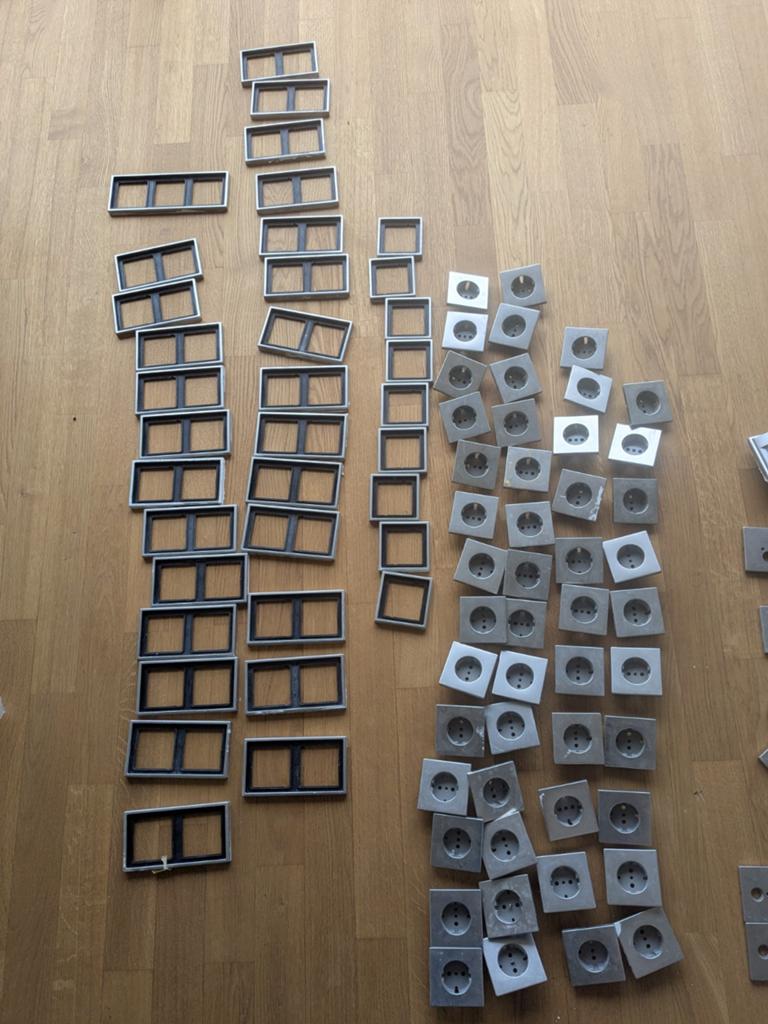 Jung LS990 RVS Edelstaal Stopcontacten en Afdekramen, Ophalen of Verzenden, Stopcontact