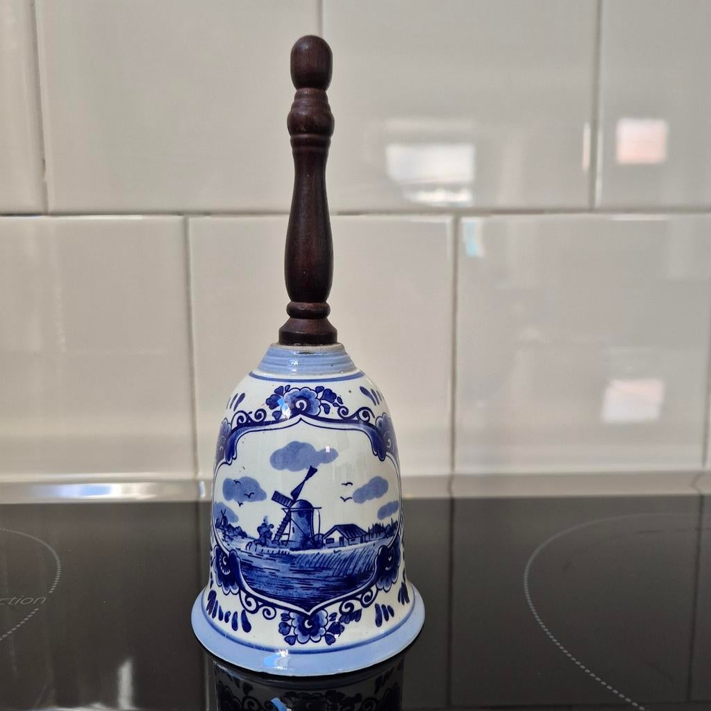 Delfts blauwe tafelbel met molen en bloemen Delftware Elesva, Antiek en Kunst, Ophalen of Verzenden