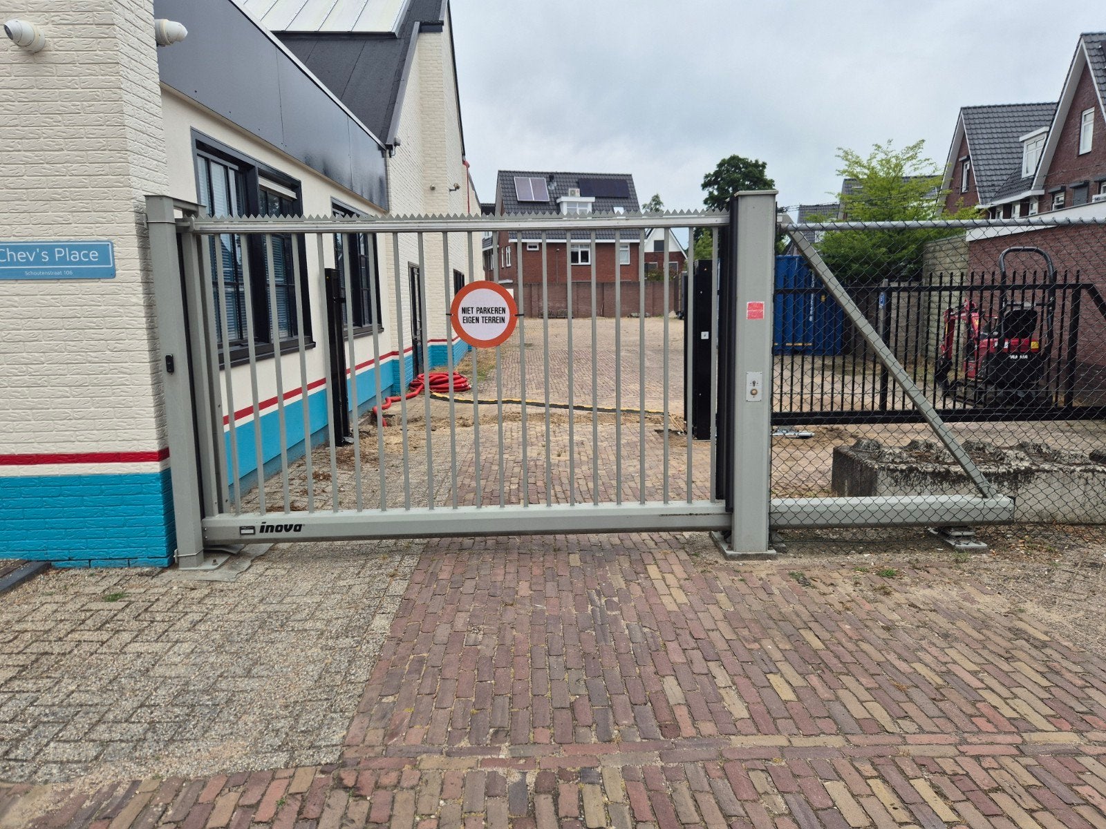 Elektrische Inova poort, 3 m breed, in nieuwstaat, Tuin en Terras, Tuinhekken en Hekwerk, Ophalen, Gebruikt, Overige materialen