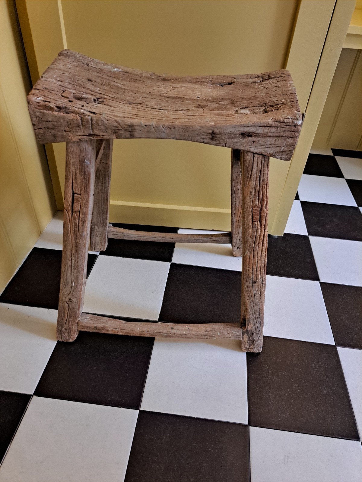 vergrijsd krukje, Ophalen of Verzenden, Zo goed als nieuw, Hout