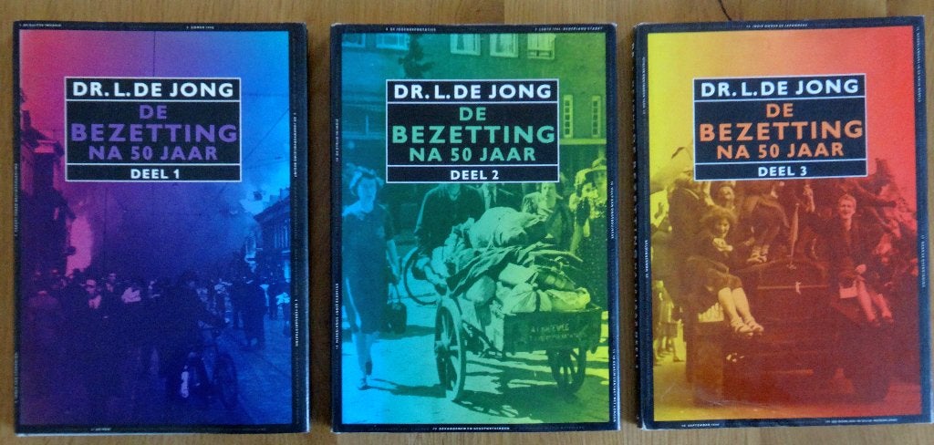 De Bezetting na 50 jaar, Tweede Wereldoorlog, Ophalen of Verzenden, Zo goed als nieuw, Dr. L. de Jong