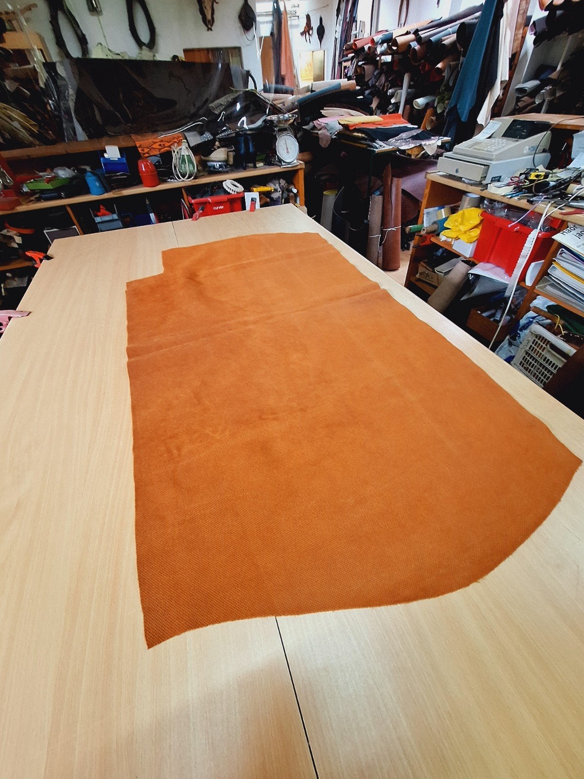 Huid Runderprent, Suède, AA, Cognac, 28 euro., Bruin, Leer of Kunstleer, Nieuw, Ophalen of Verzenden