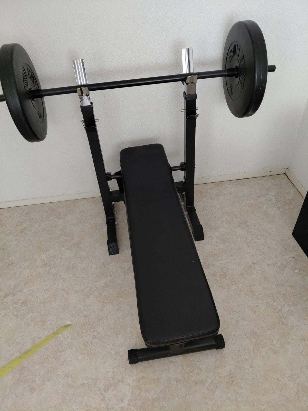 Halterbank met halterstang en gewichten, Sport en Fitness, Fitnessapparatuur, Ophalen, Zo goed als nieuw, Krachtstation