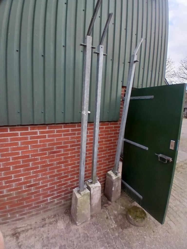 Metalen palen gegalvaniseerd met betonvoet (hekwerk), Tuin en Terras, Ophalen, Zo goed als nieuw, IJzer, Spijlenhekwerk