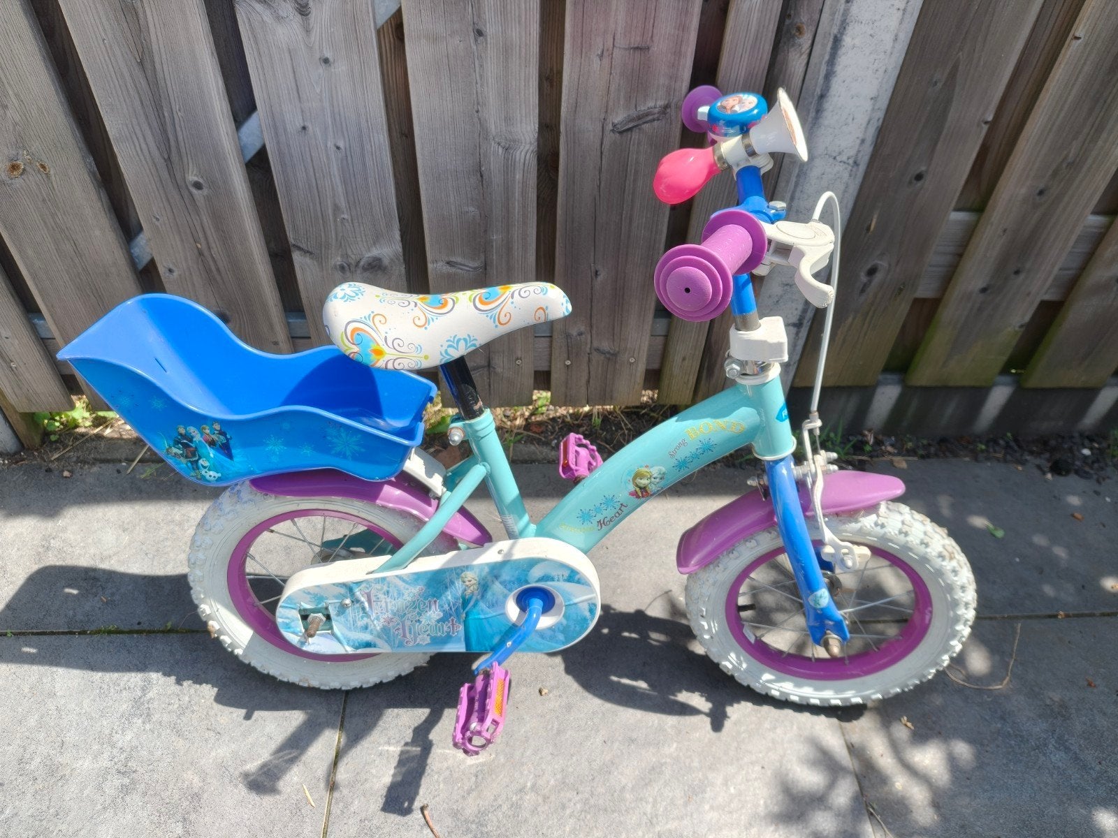 Mooie Frozen fiets 12 inch, Fietsen en Brommers, Fietsen | Kinderfietsjes, Ophalen, Terugtraprem, Zijwieltjes, Gebruikt