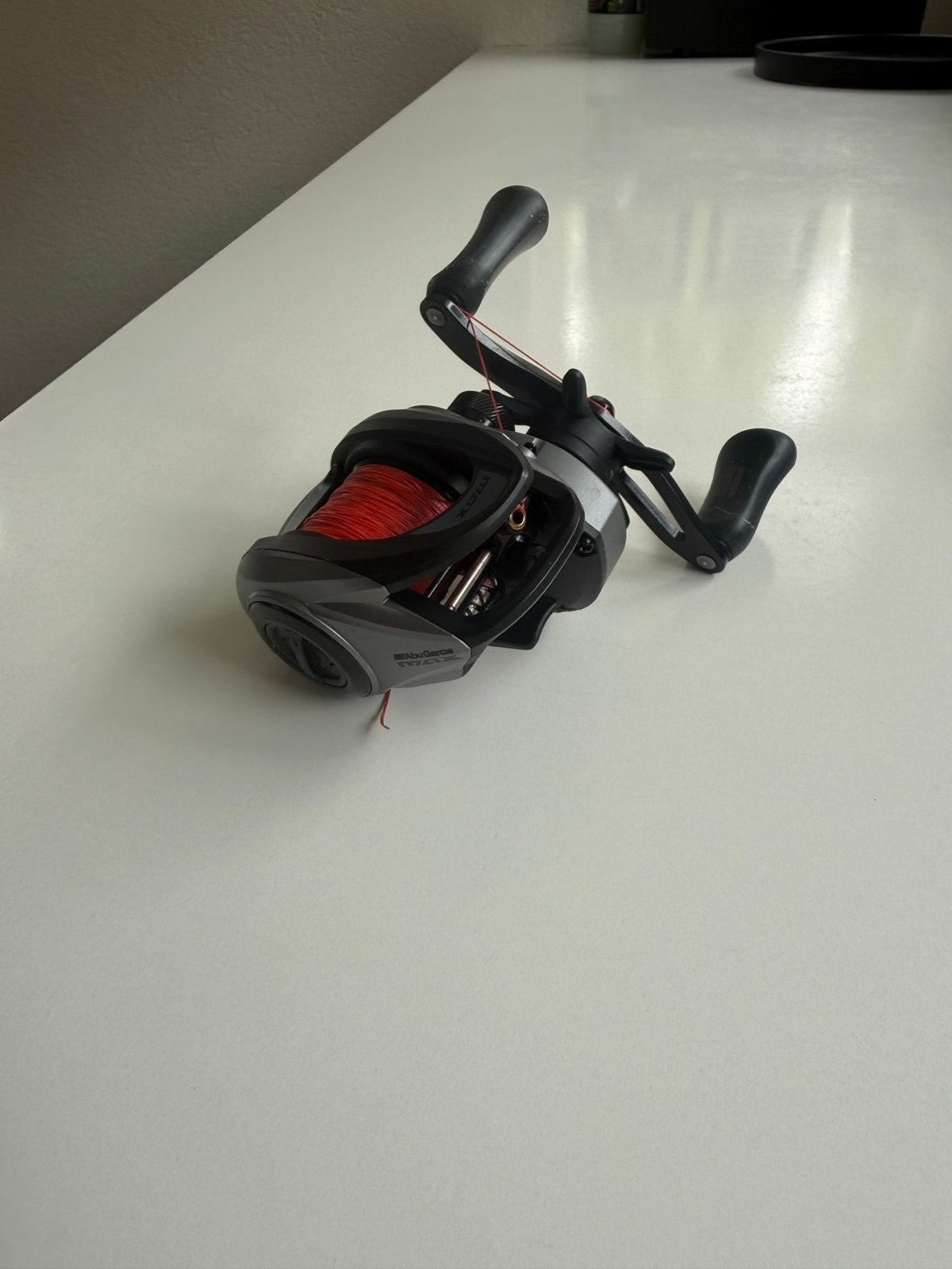 Abu Garcia MAX Beetcaster reel, Watersport en Boten, Hengelsport | Roofvissen, Ophalen of Verzenden, Zo goed als nieuw, Molen