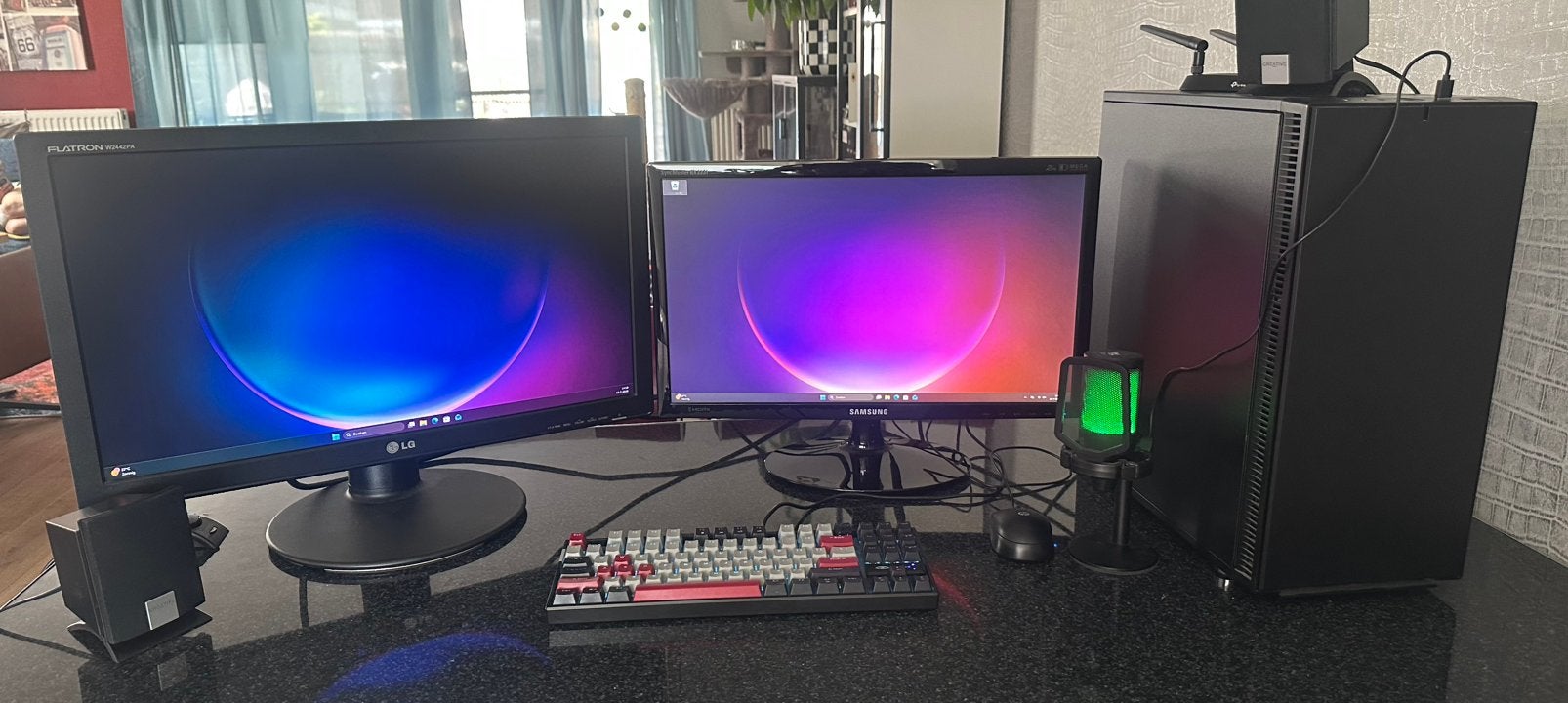 Zeer nette game pc setup, 2 schermen, Intel i7-7700, GTX1070, Computers en Software, Desktop Pc's, Virtual Reality, Zo goed als nieuw