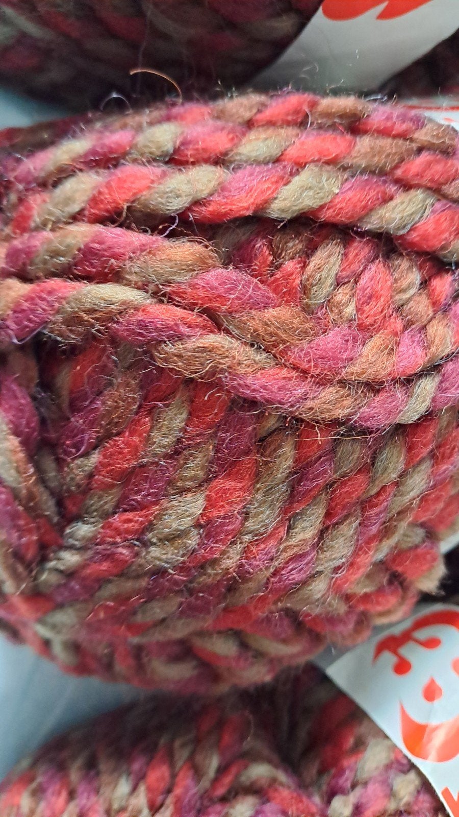 3 bollen Bourrask wol - 45% wol, 55% acryl, Breien of Haken, Onbekend, Nieuw, Ophalen of Verzenden