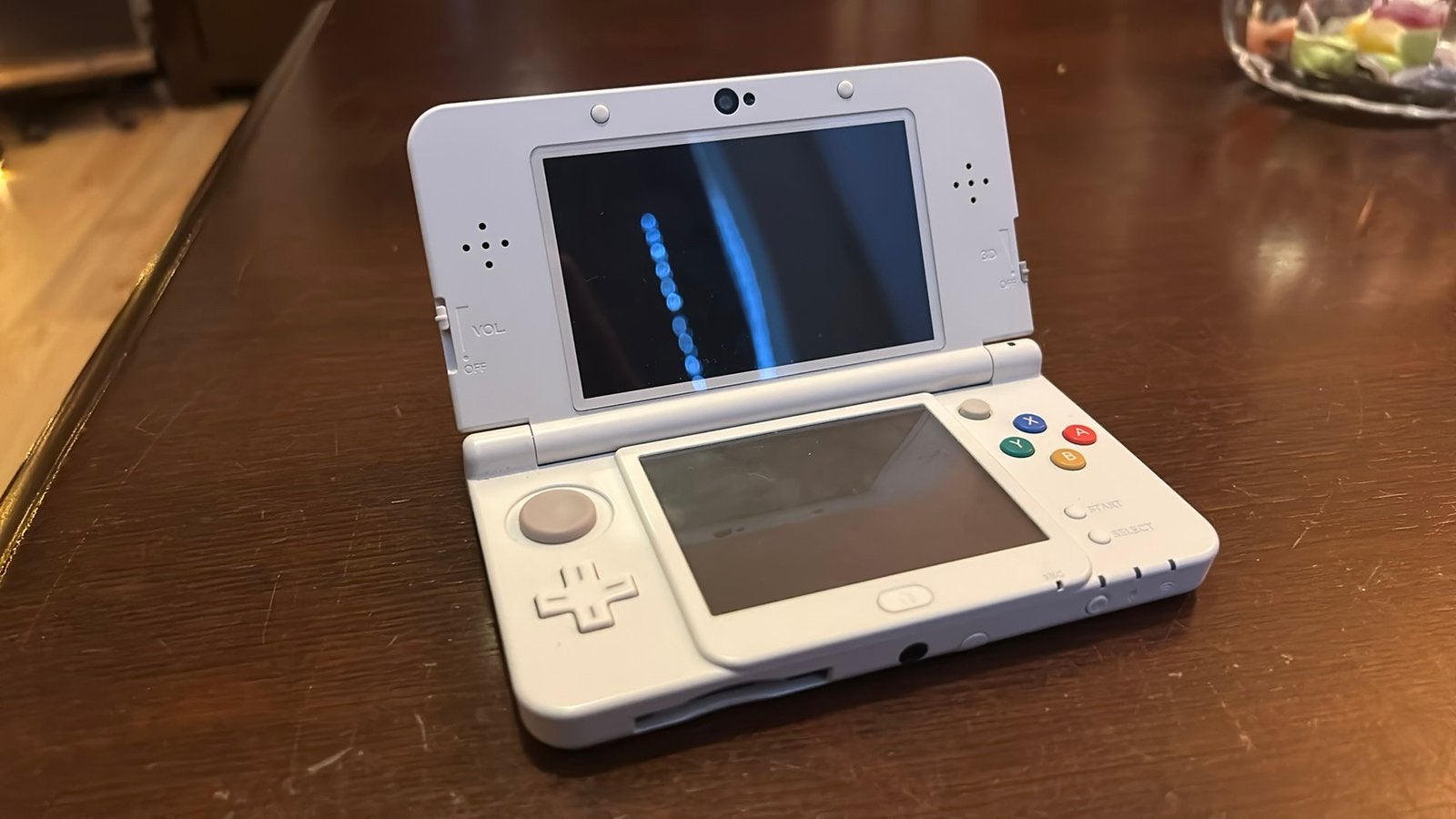 New 3ds wit met dock, Spelcomputers en Games, Ophalen of Verzenden, Zo goed als nieuw, Wit, 3DS