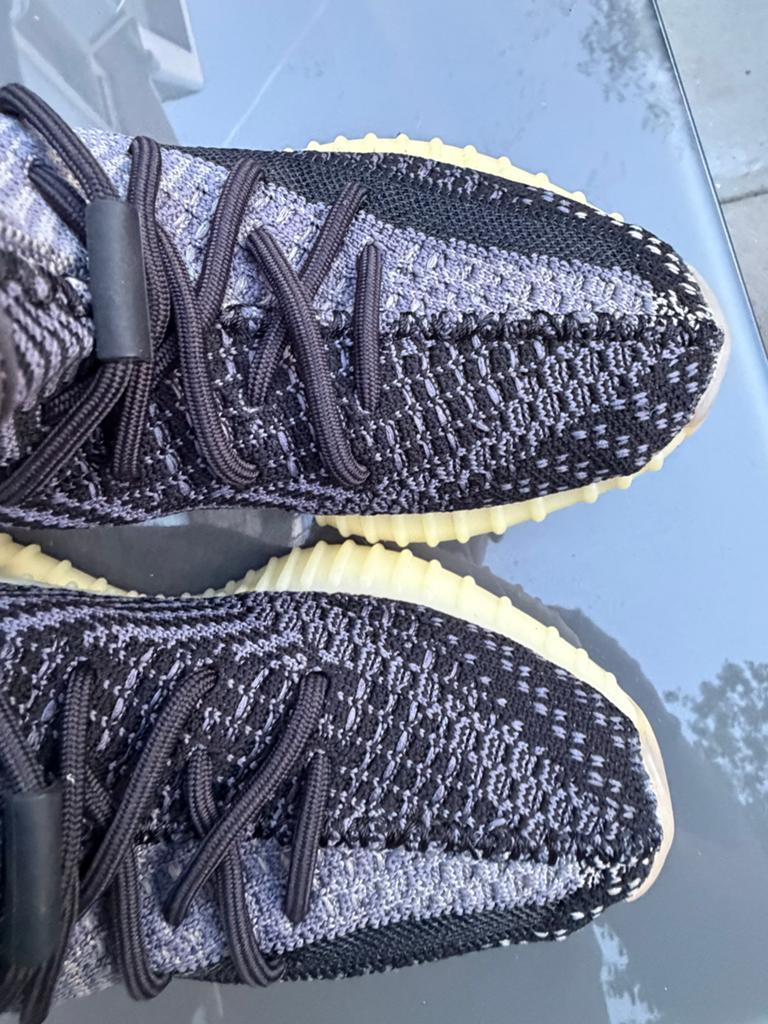 Yeezy Carbon 350 - Zo goed als nieuw, Kleding | Heren, Ophalen of Verzenden, Zo goed als nieuw, Overige kleuren, Sneakers of Gympen
