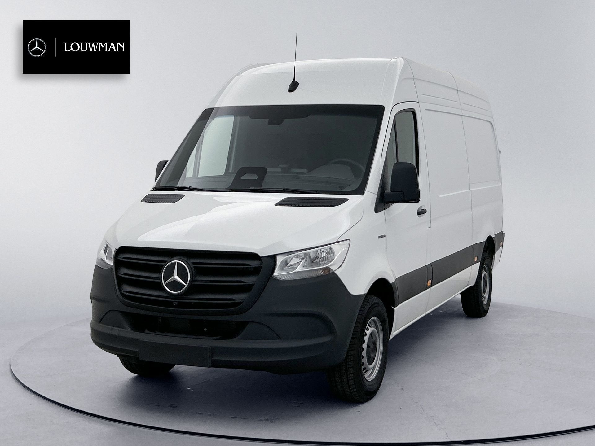 Mercedes-Benz eSprinter 0,99% RENTE - 320 L2H2 RWD 81KWH PRO, Auto's, Automaat, Stoelverwarming, Wit, Mercedes-Benz