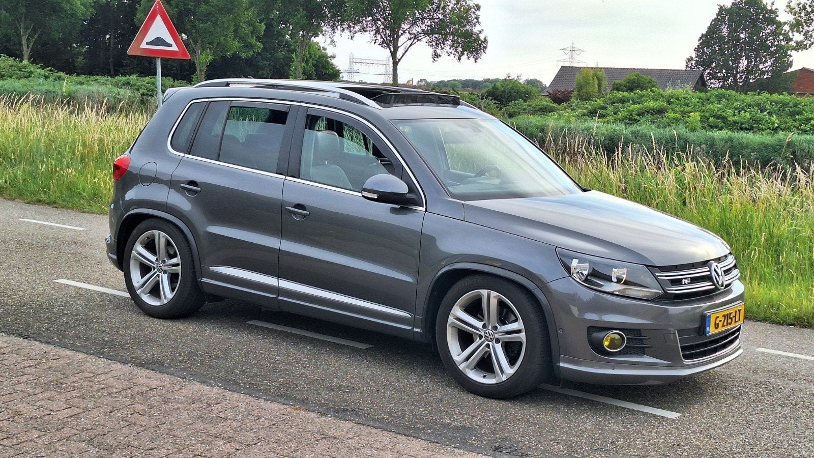 Volkswagen Tiguan R line 1.4 tsi 2013 Grijs, Voorwielaandrijving, 15 km/l, Zwart, 4 cilinders