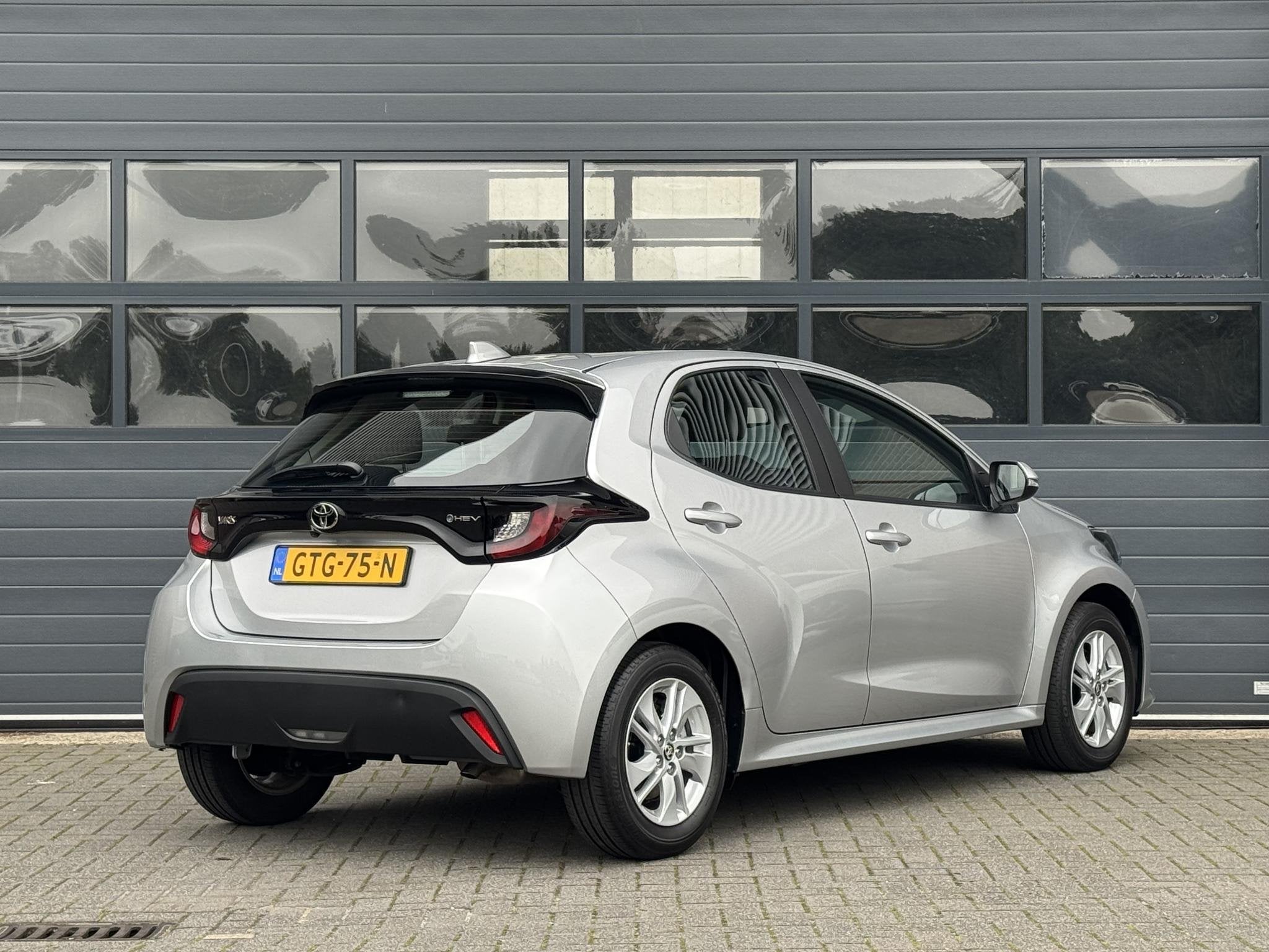TOYOTA YARIS 1.5 HYBRID 115 ACTIVE I AUTOMAAT I APPLE CARPLA, Auto's, Gebruikt, Met garantie (alle), Bedrijf, Hybride Elektrisch/Benzine