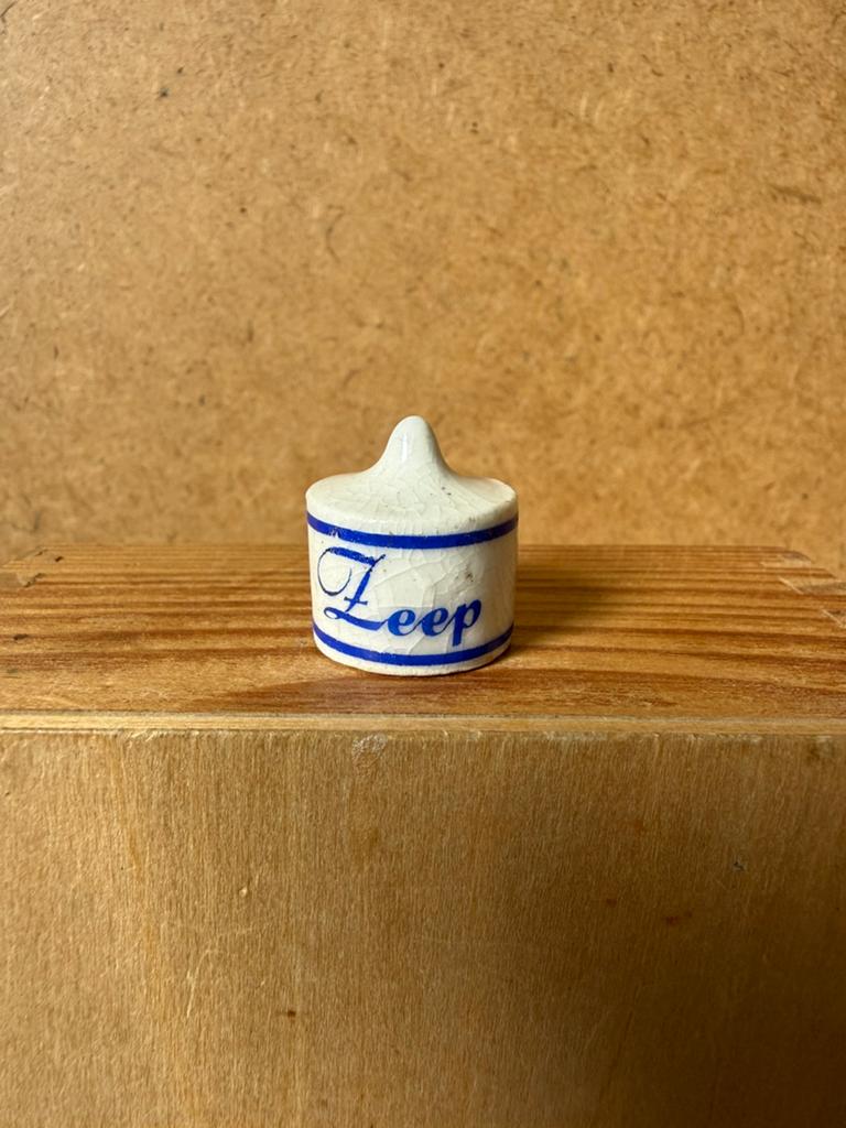 Pot zeep - hxb 2x1.8cm - keramiek, Verzamelen, Poppenhuizen en Toebehoren, Ophalen of Verzenden, Zo goed als nieuw, Poppenhuis