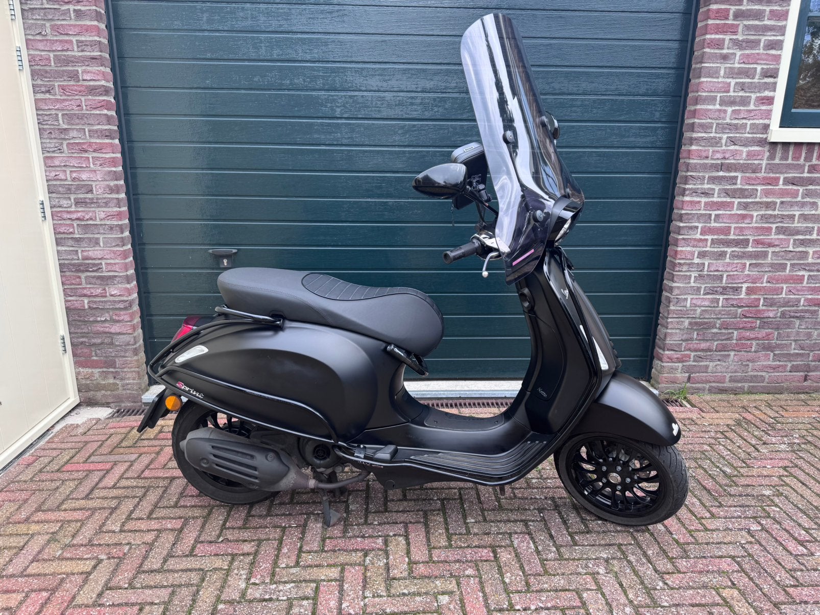 Prachtige Vespa Sprint Notte 45km, Ophalen, Zo goed als nieuw, Benzine, Vespa