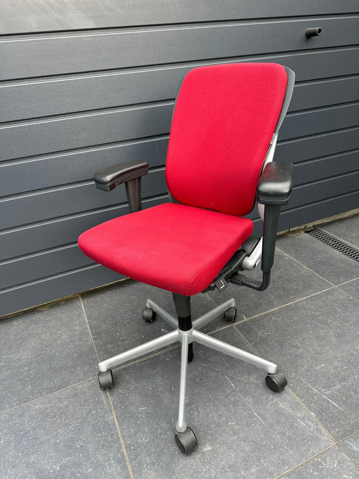 Ahrend bureaustoel, Gebruikt, Balstoel, Ophalen of Verzenden, Rood