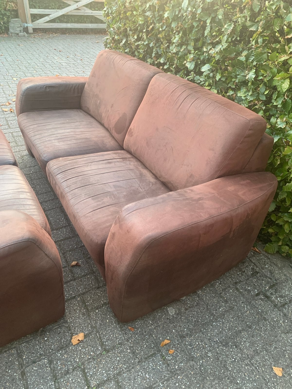 Comfortabele bruine bank - en 2 bijpassende stoeltjes, Ophalen, Gebruikt, 150 tot 200 cm, Tweepersoons