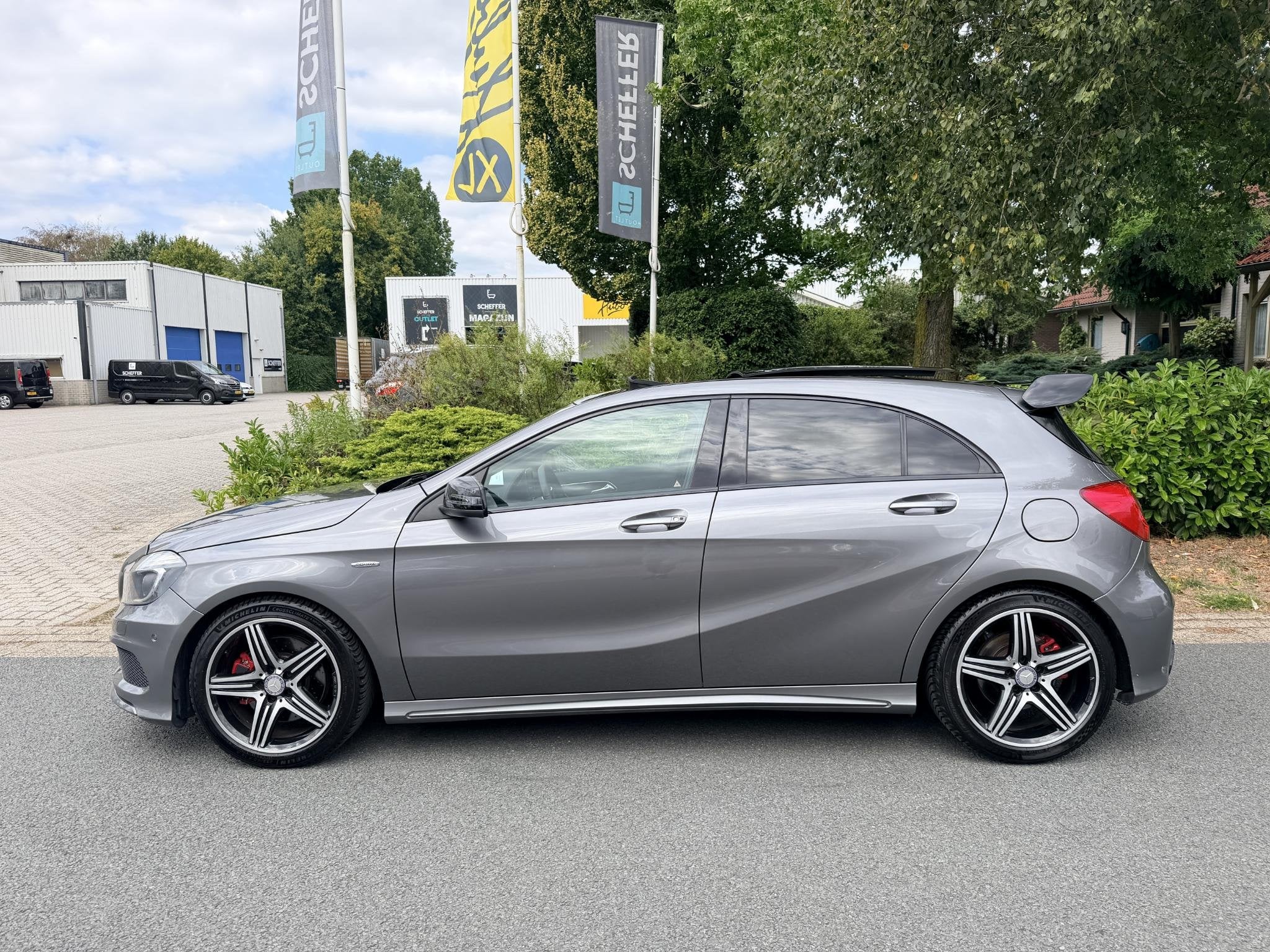 Mercedes-Benz A-klasse 250 AMG 211PK AUT•Pano•HarmanKard, Auto's, Mercedes-Benz, 730 kg, Gebruikt, 4 cilinders, Bedrijf