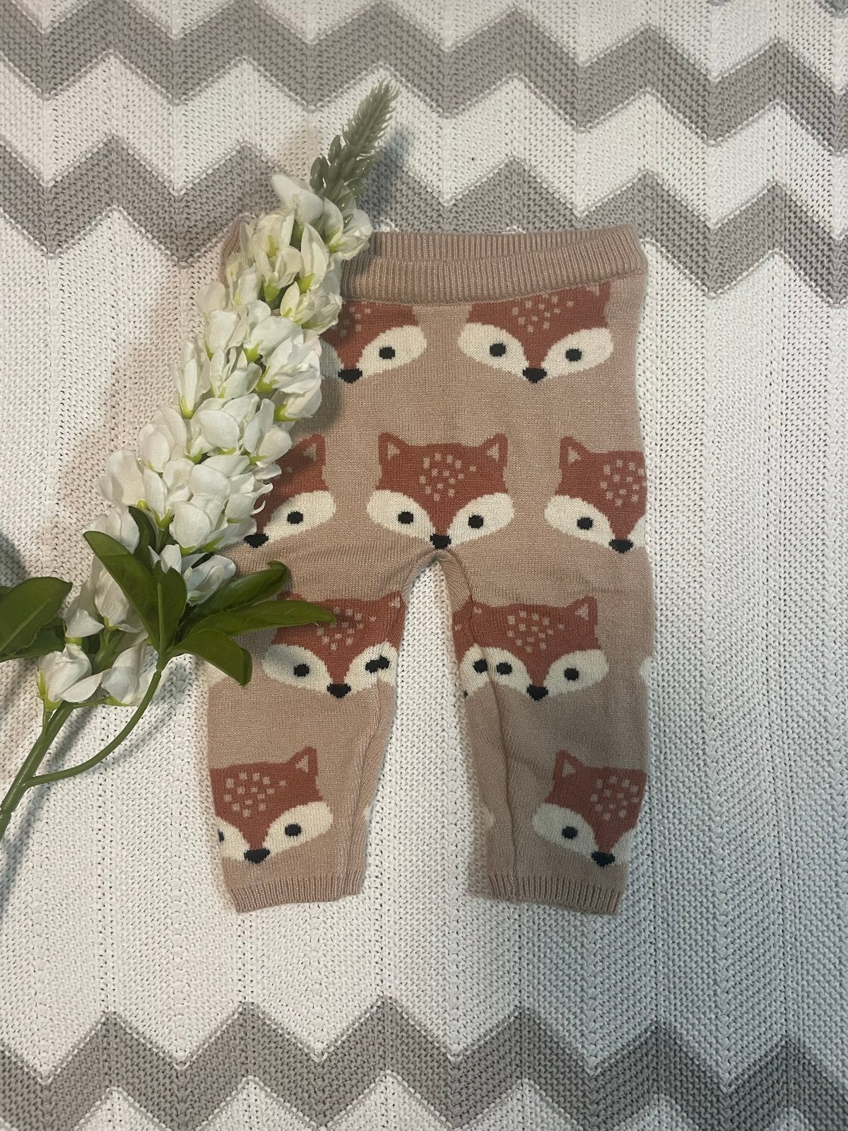 NIEUW, gebreid dik winterbroekje met vosjes,  maatje 50, Ophalen of Verzenden, Nieuw, Jongetje, Broekje
