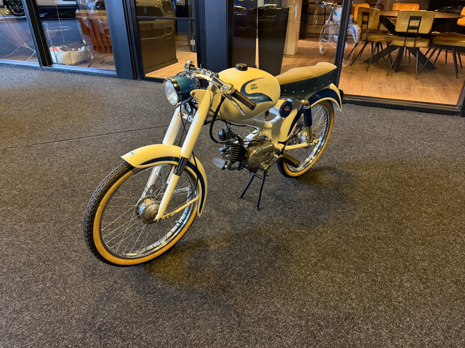 Zelzame Moto parilla 50cc bromfiets, Fietsen en Brommers, Maximaal 45 km/u, 49 cc, 3 versnellingen, Ophalen