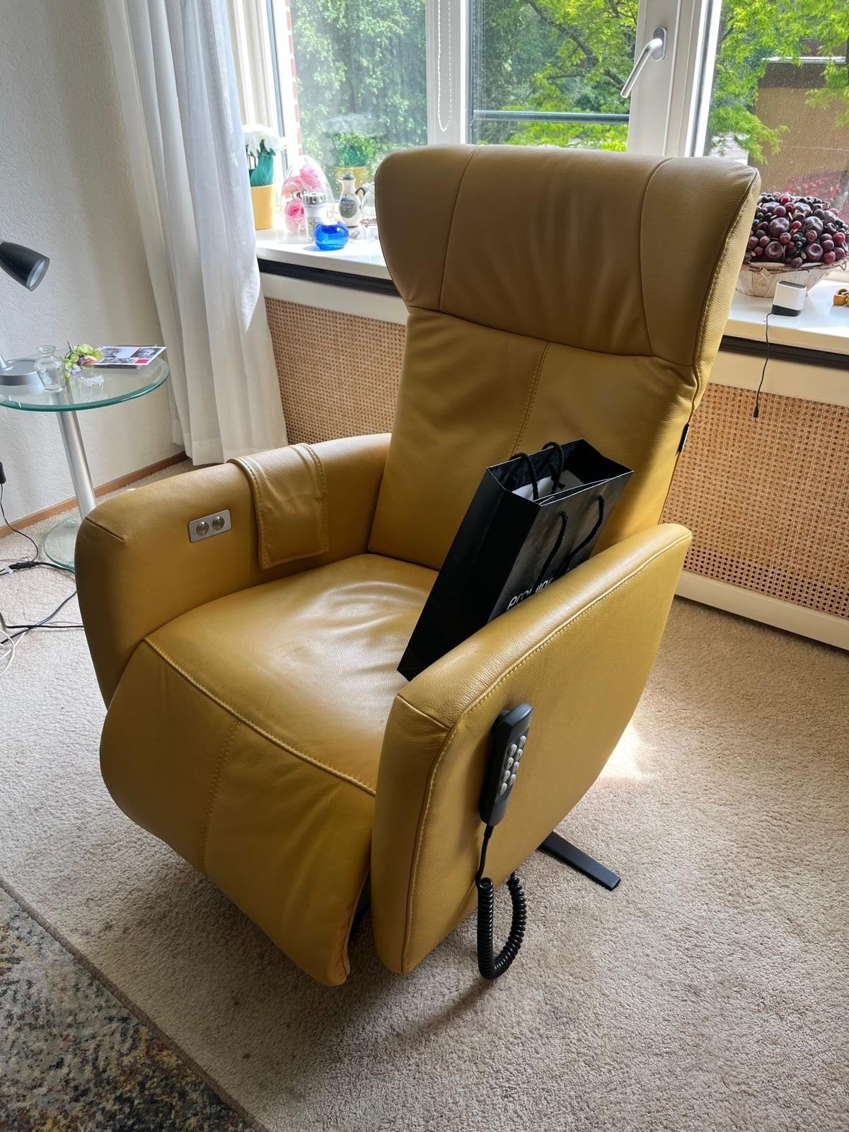 Prominent Gele Leren Elektrische Relaxstoel Z.G.A.N., Ophalen, Zo goed als nieuw, Overige kleuren, Eén