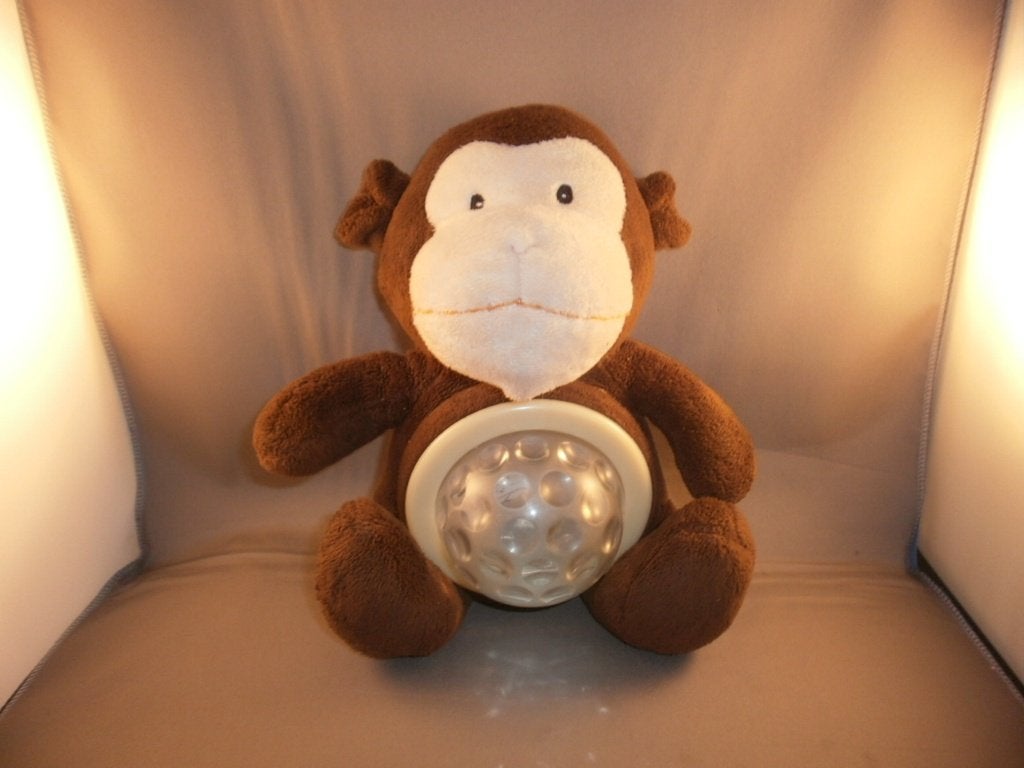 tendertoys aap met licht donker bruin met bol op buik 23 cm, Met licht, Overige merken, Ophalen of Verzenden, Zo goed als nieuw