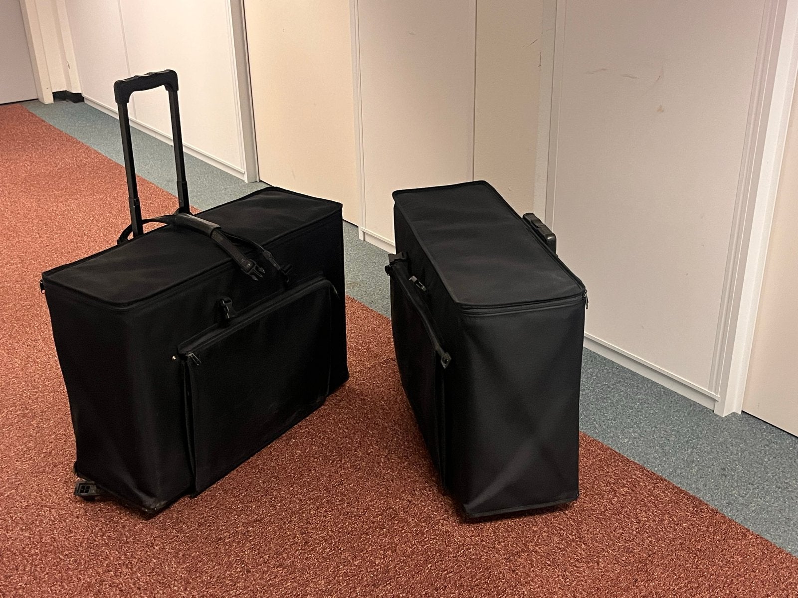 2x Zwarte Opbergkoffers op Wielen Verzamelobjecten, Ophalen