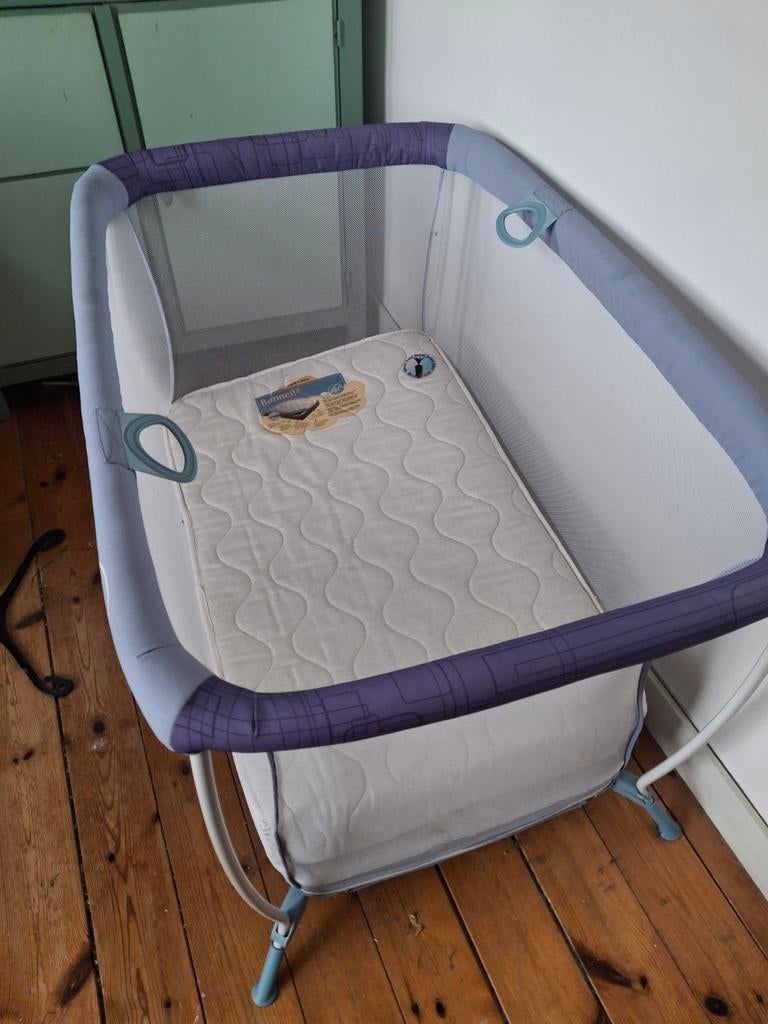 4BABY Campingbedje met matras - Ideaal voor onderweg, Ophalen, Gebruikt, Reisbedje
